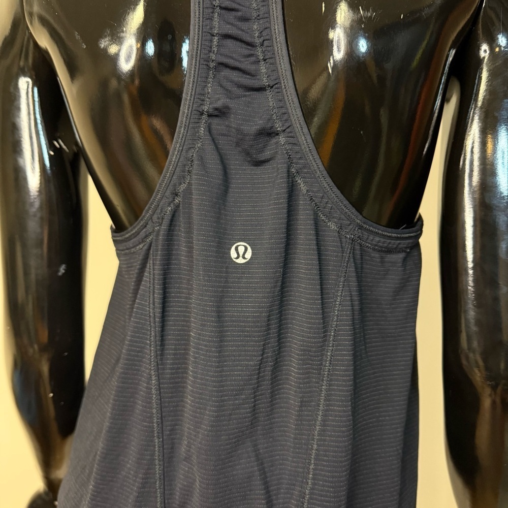 Lululemon Scrunch Back Clinch Waistband Racerback Tank – Black Stripe, Size 6 - Picture 3 of 8